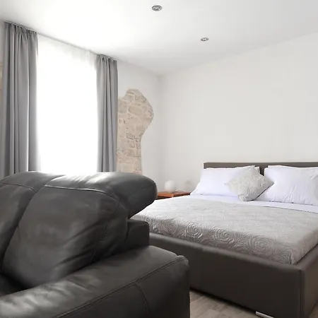 People'S Square Room 4*