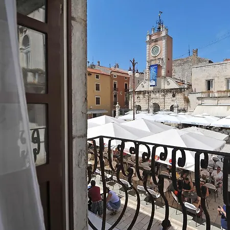 People'S Square Room Pensjonat 4*