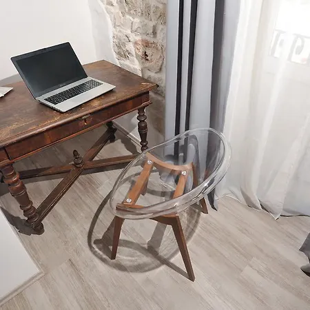 Gasthof People'S Square Room